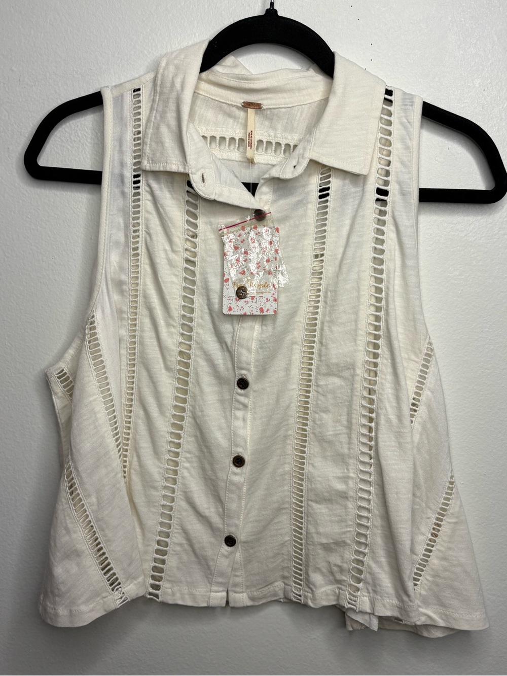 Free People Women’s White Sleeveless Collard Button Front Size M NWT